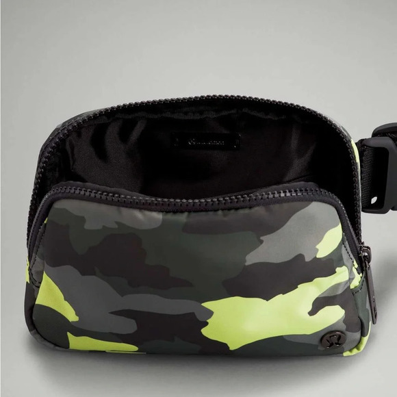 🆕 Lululemon OG Everywhere Belt Bag - Heritage Camo Neo Mint Multi - Picture 6 of 6